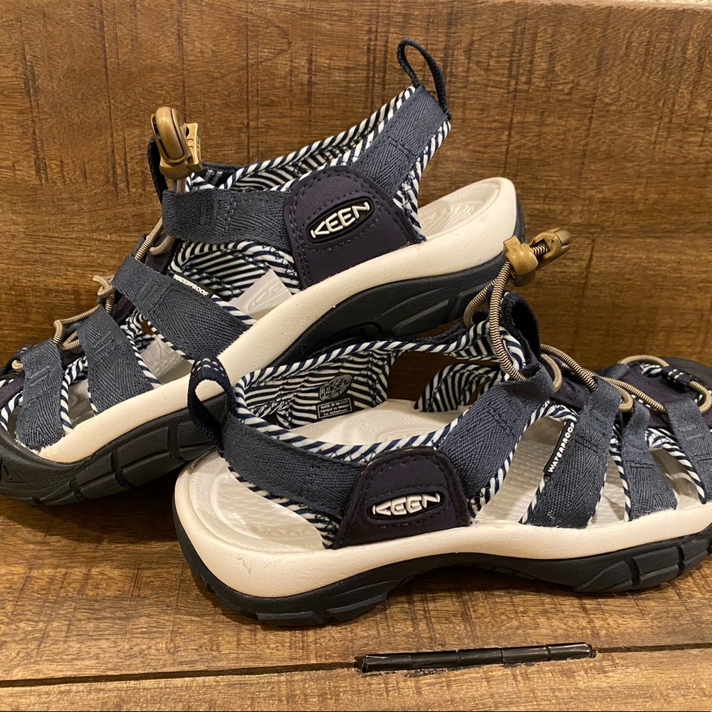 Women’s Waterproof Keens, Navy Blue, Sz 6.5 (37)